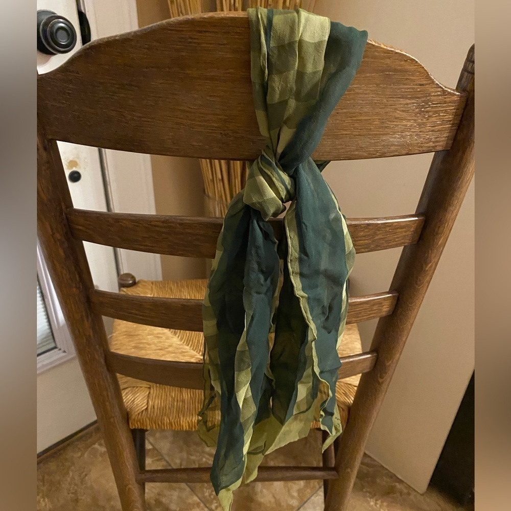 Echo light weight scarf with square pattern cream, army green colours neutral